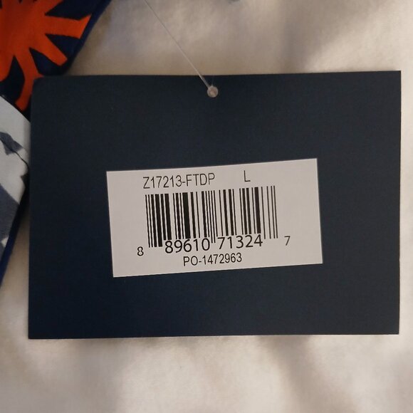 Zoe & Chloe Snowflake Scrub Top - Picture 4 of 4